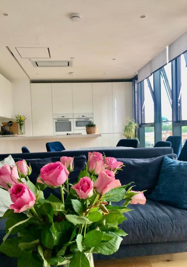 Luxury 2 Bedroom Apartment 20 Min From Central لندن المظهر الخارجي الصورة