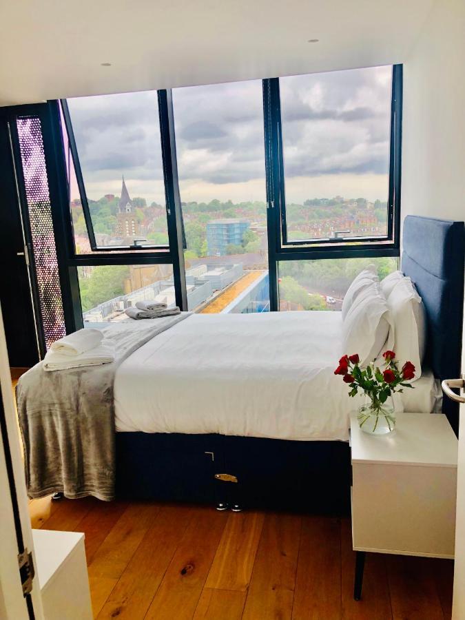 Luxury 2 Bedroom Apartment 20 Min From Central لندن المظهر الخارجي الصورة