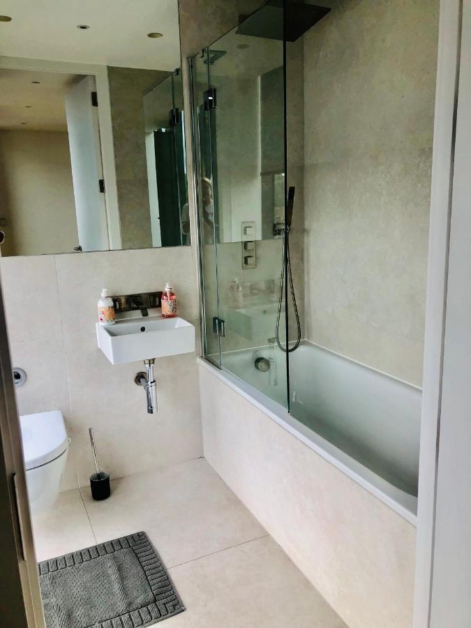 Luxury 2 Bedroom Apartment 20 Min From Central لندن المظهر الخارجي الصورة